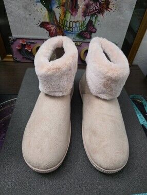 NWOT Skechers Cozy Campfire Slipper Boots with Faux Fur